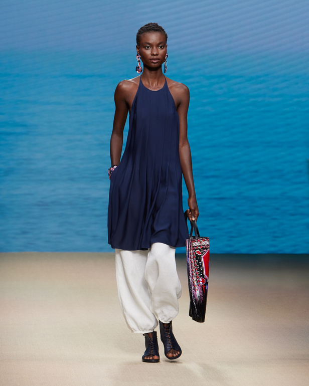 مجموعةGIORGIO ARMANI  لربيع 2022 مزيج بين الجرأة والحرية