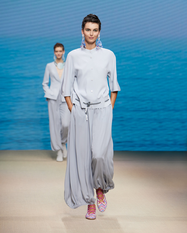 مجموعةGIORGIO ARMANI  لربيع 2022 مزيج بين الجرأة والحرية