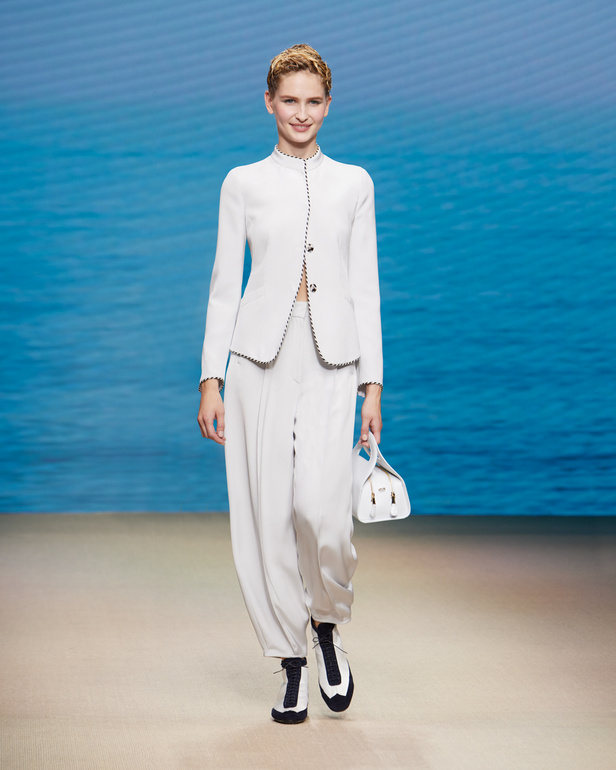 مجموعةGIORGIO ARMANI  لربيع 2022 مزيج بين الجرأة والحرية