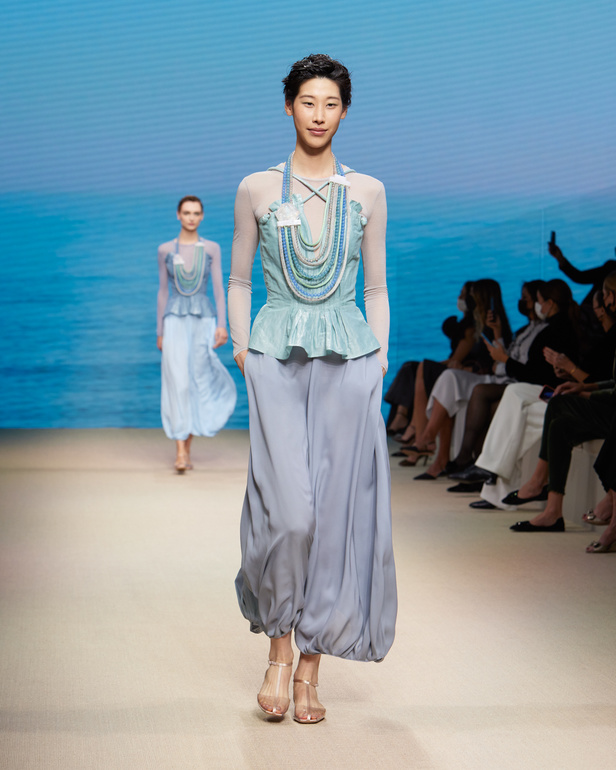 مجموعةGIORGIO ARMANI  لربيع 2022 مزيج بين الجرأة والحرية