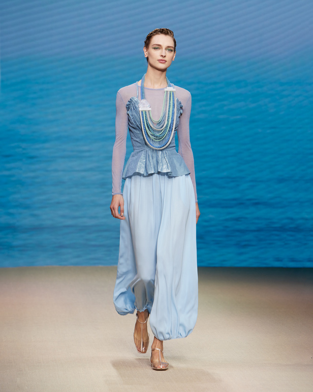 مجموعةGIORGIO ARMANI  لربيع 2022 مزيج بين الجرأة والحرية