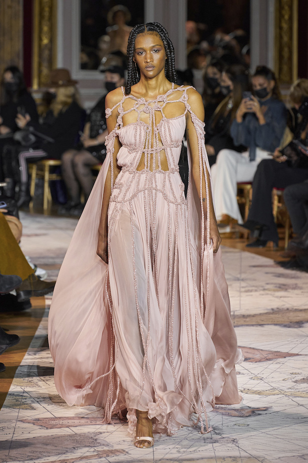 من مجموعة زهير مراد لموسم ربيع وصيف 2022 