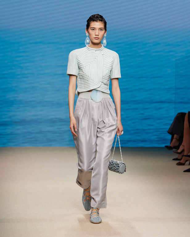 مجموعةGIORGIO ARMANI  لربيع 2022 مزيج بين الجرأة والحرية