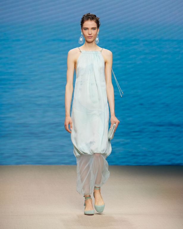 مجموعةGIORGIO ARMANI  لربيع 2022 مزيج بين الجرأة والحرية