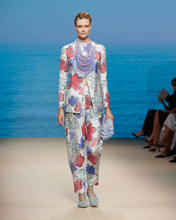 مجموعةGIORGIO ARMANI  لربيع 2022 مزيج بين الجرأة والحرية
