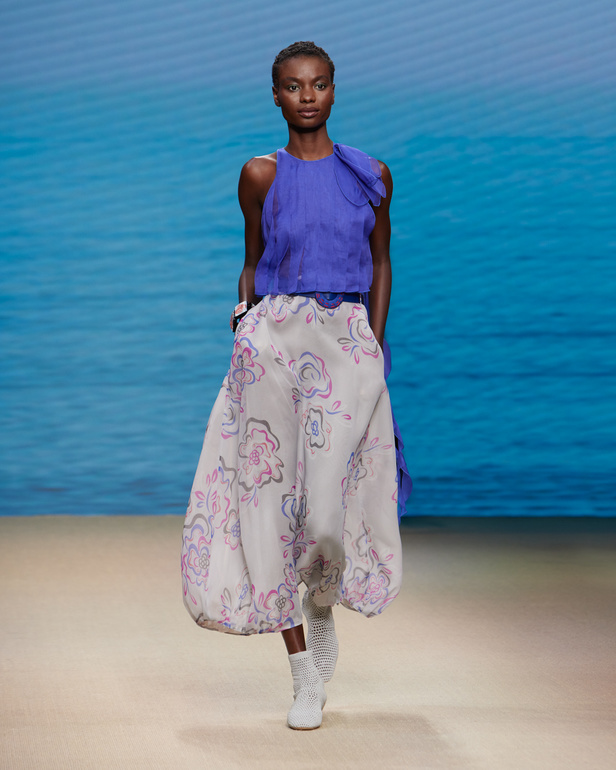 مجموعةGIORGIO ARMANI  لربيع 2022 مزيج بين الجرأة والحرية