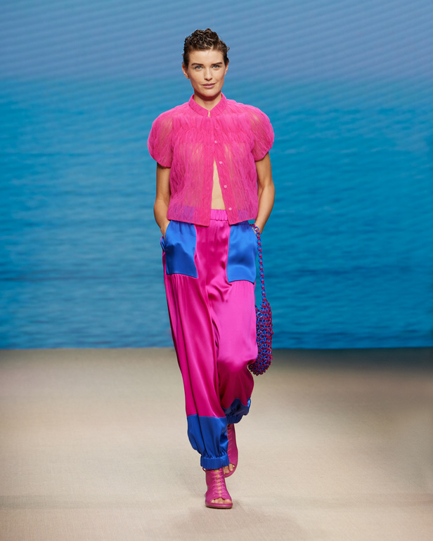 مجموعةGIORGIO ARMANI  لربيع 2022 مزيج بين الجرأة والحرية