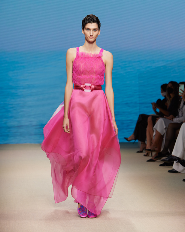 مجموعةGIORGIO ARMANI  لربيع 2022 مزيج بين الجرأة والحرية