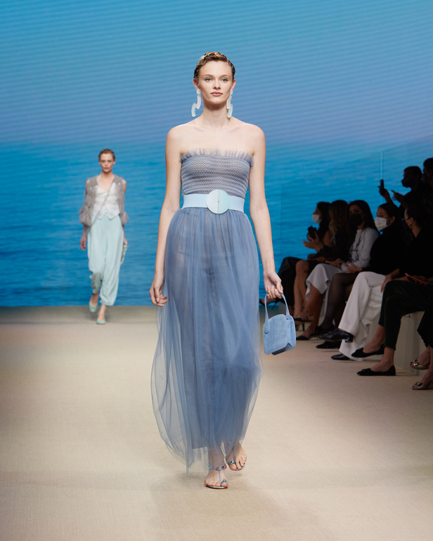 مجموعةGIORGIO ARMANI  لربيع 2022 مزيج بين الجرأة والحرية