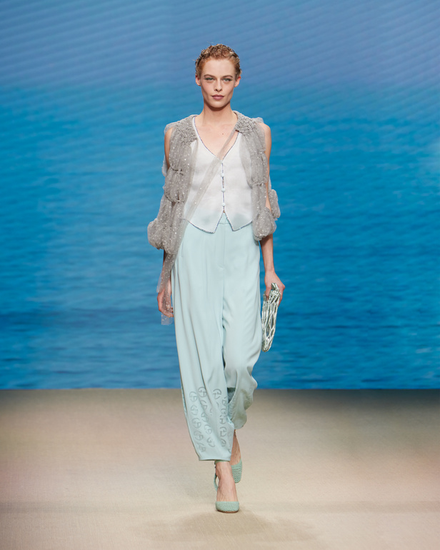 مجموعةGIORGIO ARMANI  لربيع 2022 مزيج بين الجرأة والحرية