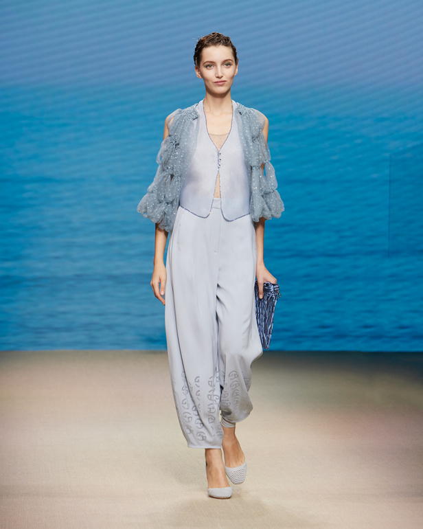 مجموعةGIORGIO ARMANI  لربيع 2022 مزيج بين الجرأة والحرية