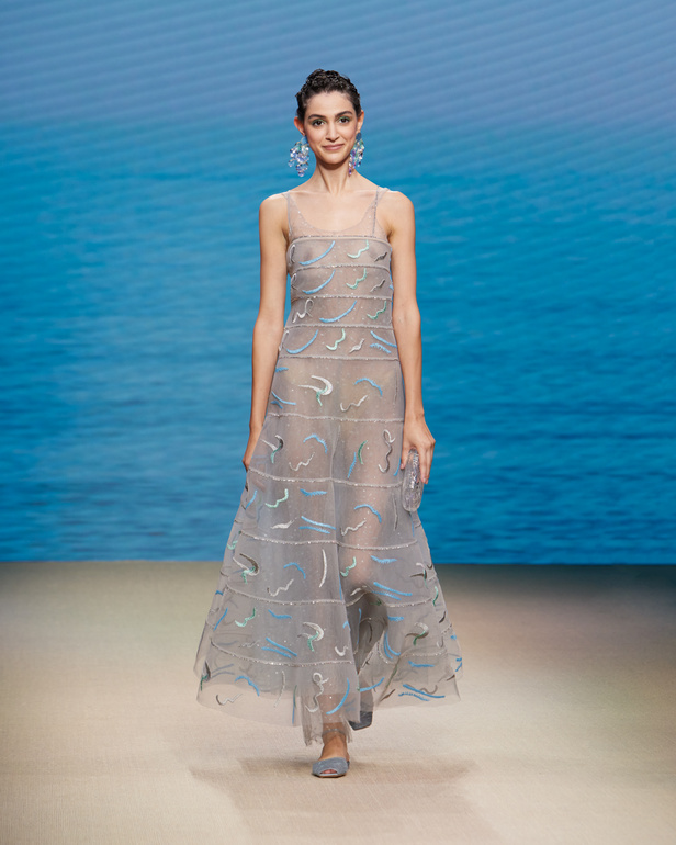 مجموعةGIORGIO ARMANI  لربيع 2022 مزيج بين الجرأة والحرية