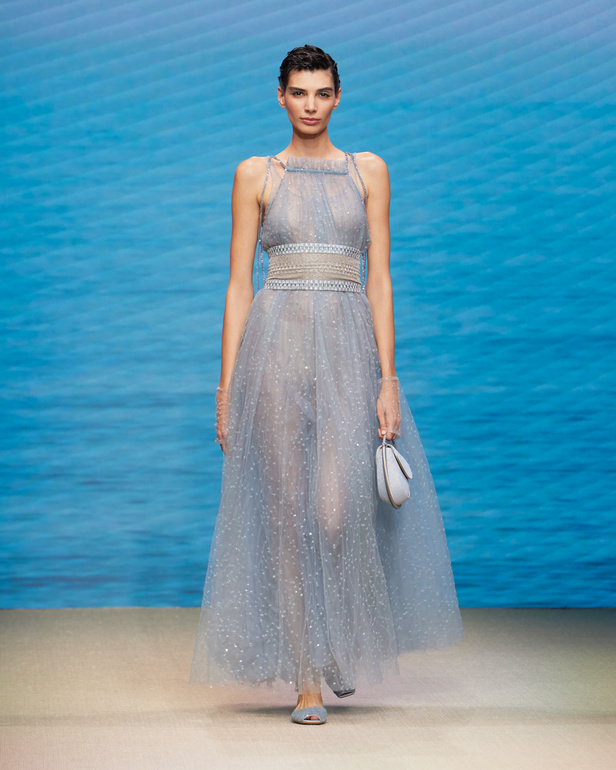 مجموعةGIORGIO ARMANI  لربيع 2022 مزيج بين الجرأة والحرية