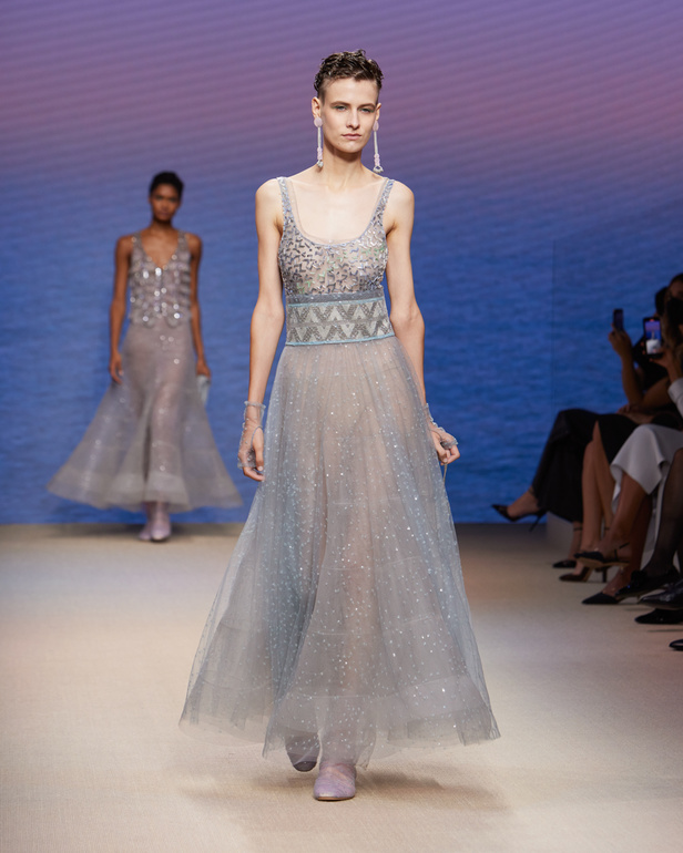 مجموعةGIORGIO ARMANI  لربيع 2022 مزيج بين الجرأة والحرية