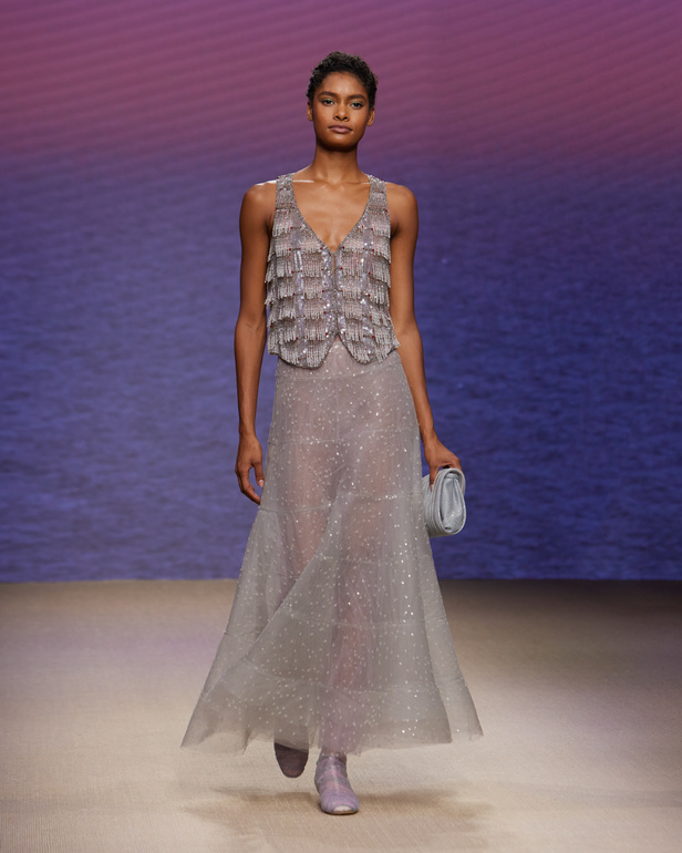 مجموعةGIORGIO ARMANI  لربيع 2022 مزيج بين الجرأة والحرية