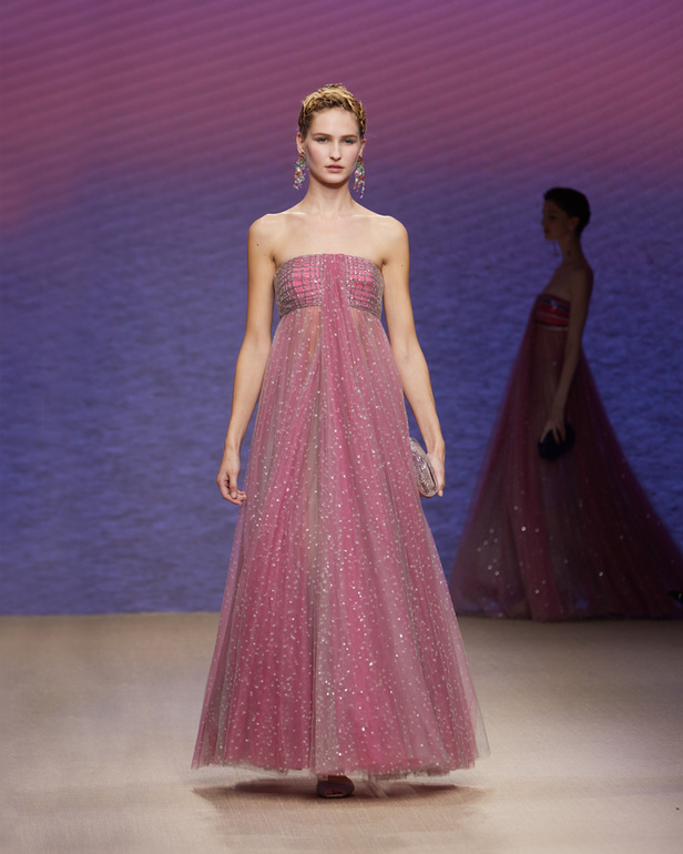 مجموعةGIORGIO ARMANI  لربيع 2022 مزيج بين الجرأة والحرية