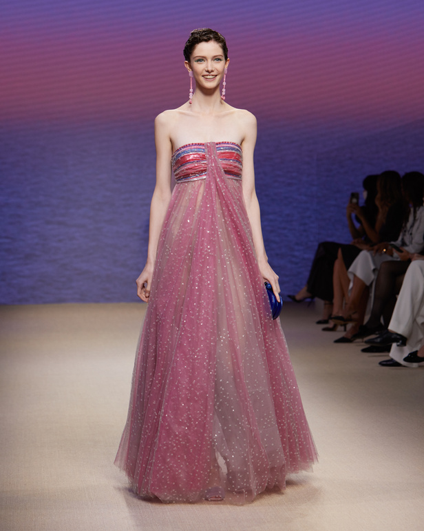 مجموعةGIORGIO ARMANI  لربيع 2022 مزيج بين الجرأة والحرية