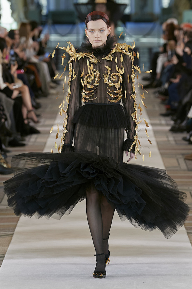 مجموعة Schiaparelli للهوت كوتور لموسم ربيع وصيف 2022