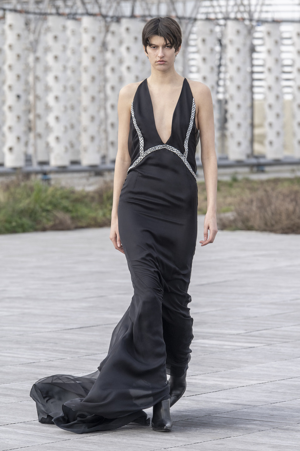 مجموعة Azzaro للهوت كوتور لربيع وصيف 2022‏