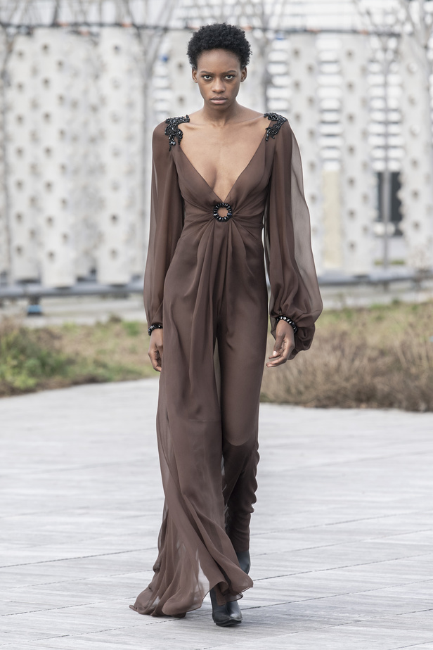 مجموعة Azzaro للهوت كوتور لربيع وصيف 2022‏