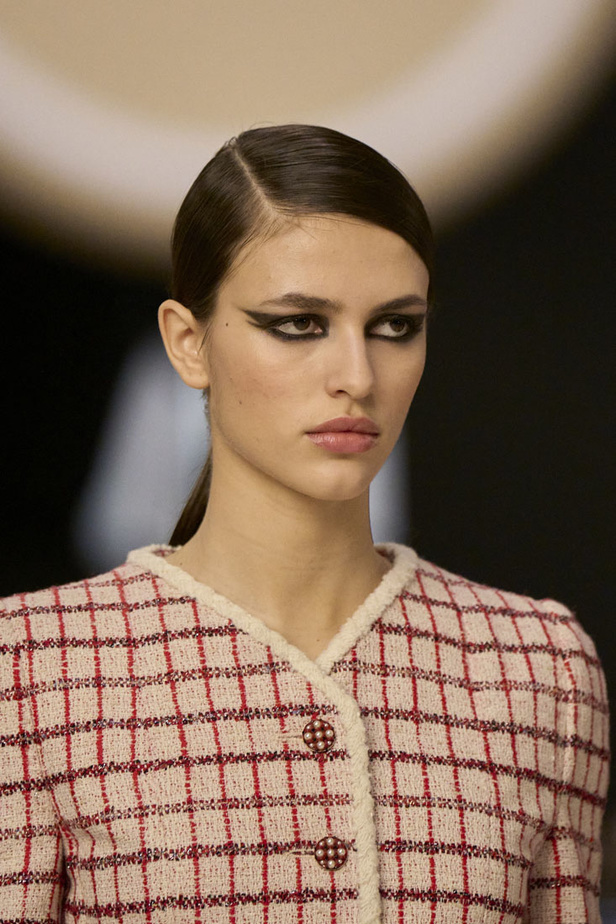 مجموعة دار CHANEL للأزياء الراقية لربيع وصيف 2022 تناغم بين الخيال والواقع