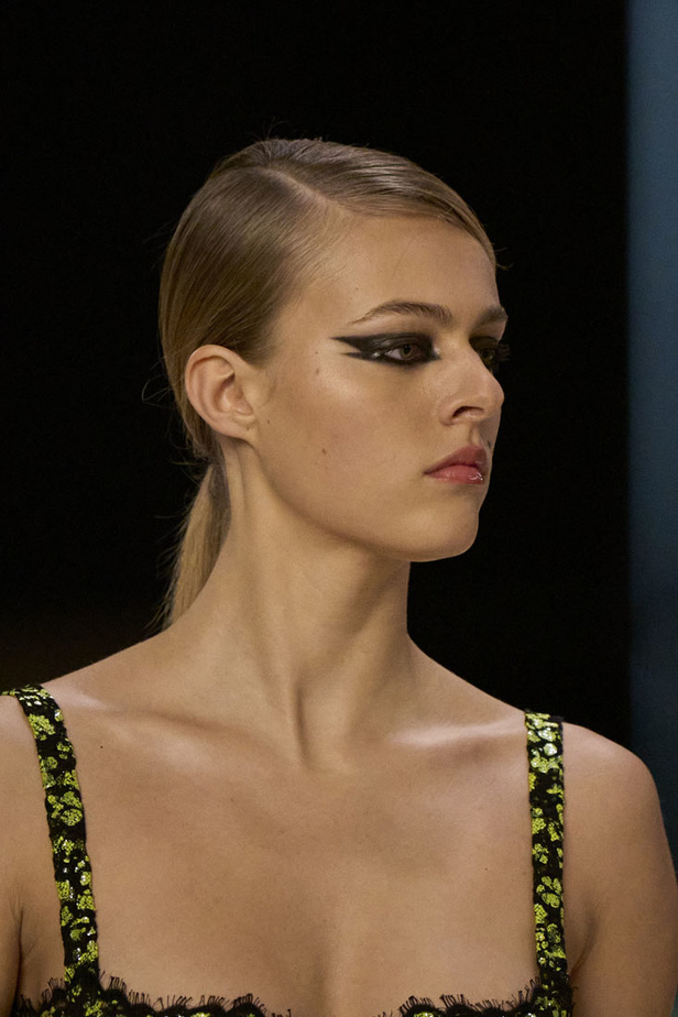 مجموعة دار CHANEL للأزياء الراقية لربيع وصيف 2022 تناغم بين الخيال والواقع