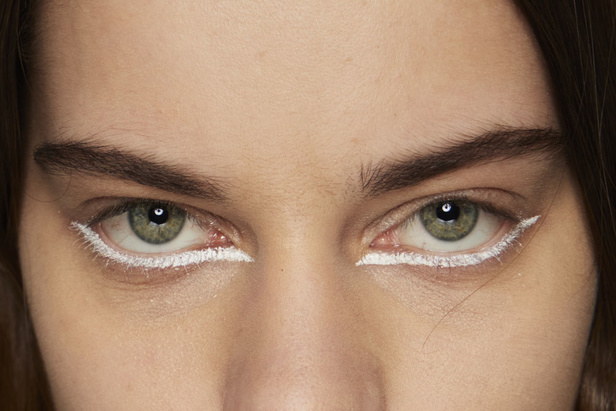 مجموعة حالمة بتصاميم براقة وثلاثية الأبعاد من دار Dior ضمن أسبوع الموضة للأزياء الفاخرة