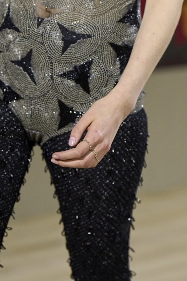 مجموعة حالمة بتصاميم براقة وثلاثية الأبعاد من دار Dior ضمن أسبوع الموضة للأزياء الفاخرة