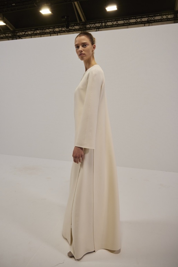 مجموعة حالمة بتصاميم براقة وثلاثية الأبعاد من دار Dior ضمن أسبوع الموضة للأزياء الفاخرة