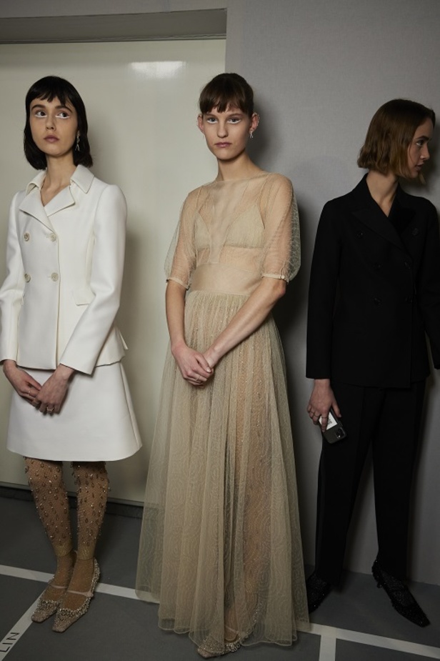 مجموعة حالمة بتصاميم براقة وثلاثية الأبعاد من دار Dior ضمن أسبوع الموضة للأزياء الفاخرة