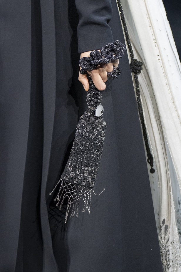 عرض أزياء فندي للهوت كوتور لربيع وصيف 2022