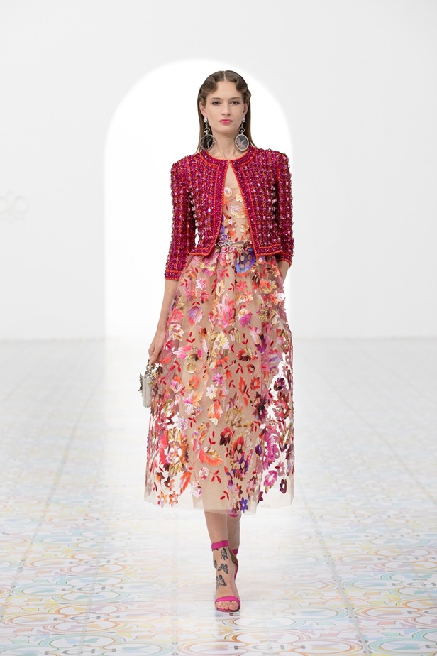 الرومانسية تتجسّد في تصاميم مجموعة أزياء جورج حبيقة لربيع وصيف 2022