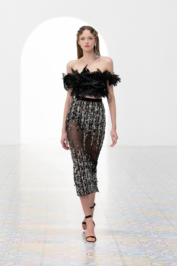 الرومانسية تتجسّد في تصاميم مجموعة أزياء جورج حبيقة لربيع وصيف 2022