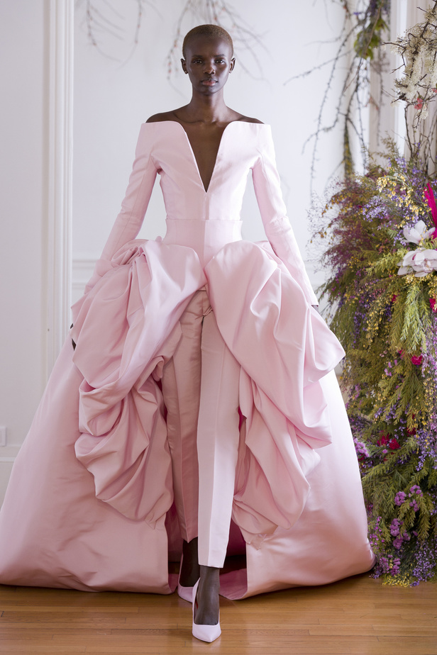 مجموعة Ashi Studio للهوت كوتور لربيع وصيف 2022‏