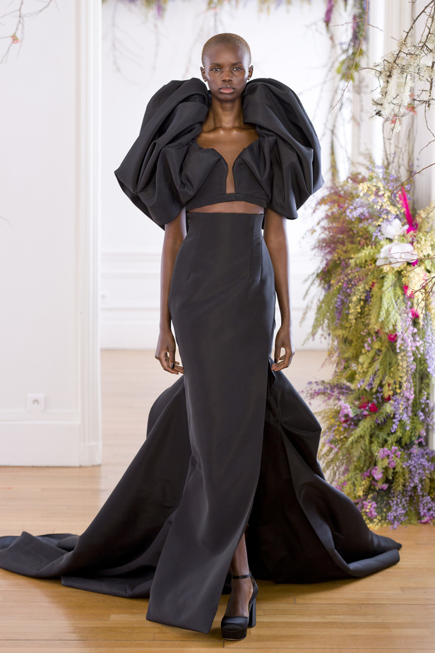 مجموعة Ashi Studio للهوت كوتور لربيع وصيف 2022‏