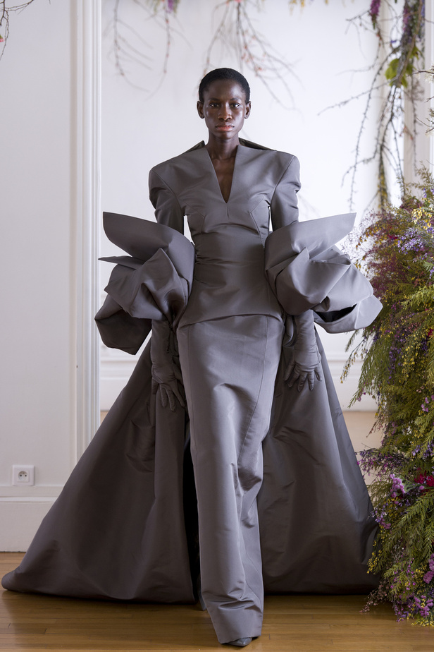 مجموعة Ashi Studio للهوت كوتور لربيع وصيف 2022‏