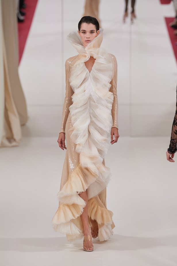 مجموعة Alexis Mabille الهوت كوتور لربيع وصيف 2022