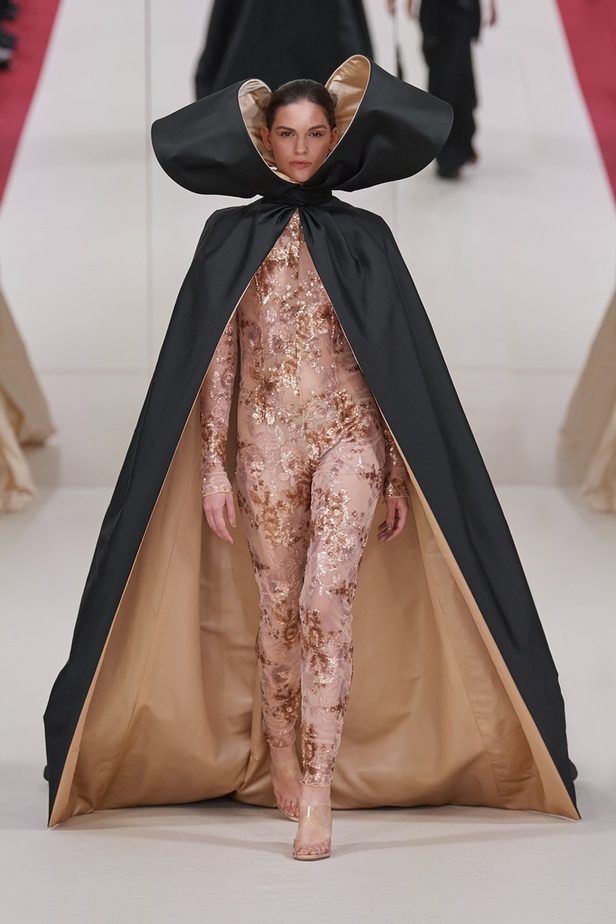 مجموعة Alexis Mabille الهوت كوتور لربيع وصيف 2022