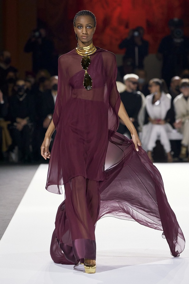 مجموعة الهوت كوتور لربيع وصيف 2022 من ستيفان رولاند بعد غياب عامين 