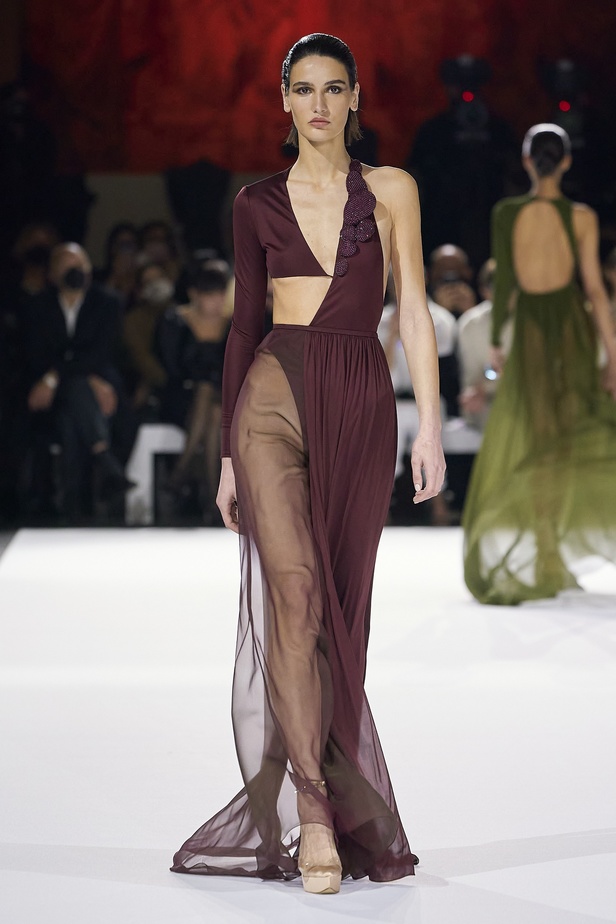 مجموعة الهوت كوتور لربيع وصيف 2022 من ستيفان رولاند بعد غياب عامين 