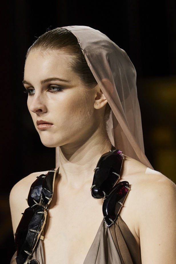 مجموعة الهوت كوتور لربيع وصيف 2022 من ستيفان رولاند بعد غياب عامين 