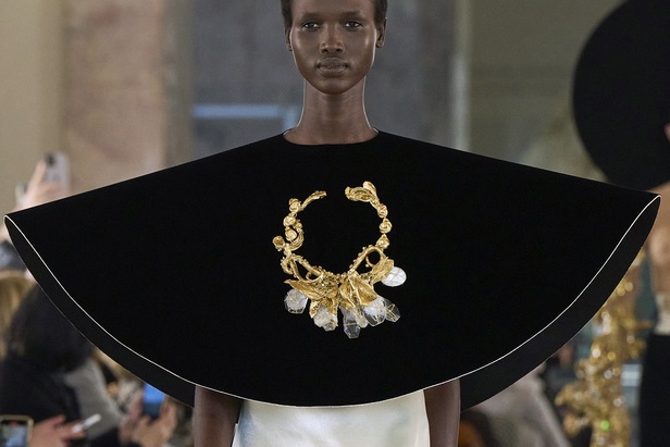 عرض أزياء سكياباريلي لموسم ربيع وصيف 2022