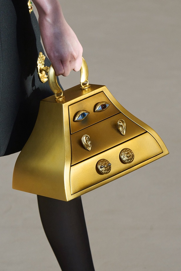 عرض أزياء سكياباريلي لموسم ربيع وصيف 2022