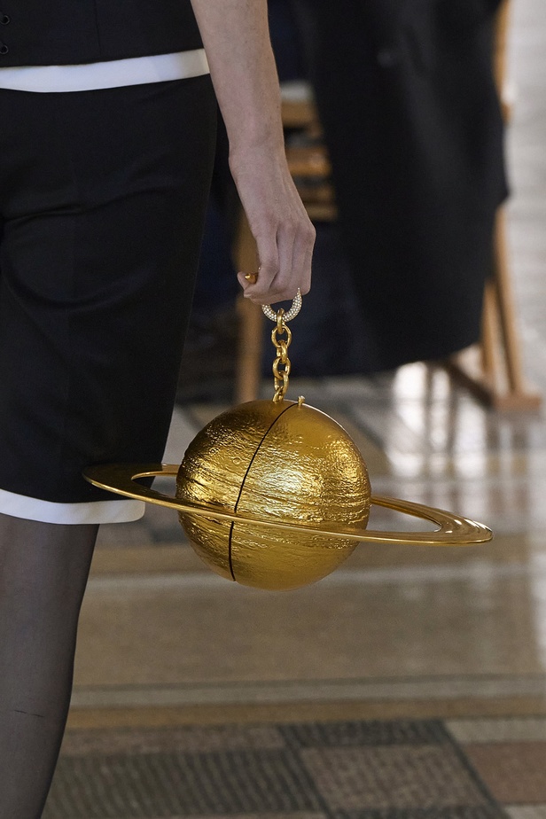 عرض أزياء سكياباريلي لموسم ربيع وصيف 2022