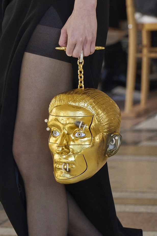 عرض أزياء سكياباريلي لموسم ربيع وصيف 2022