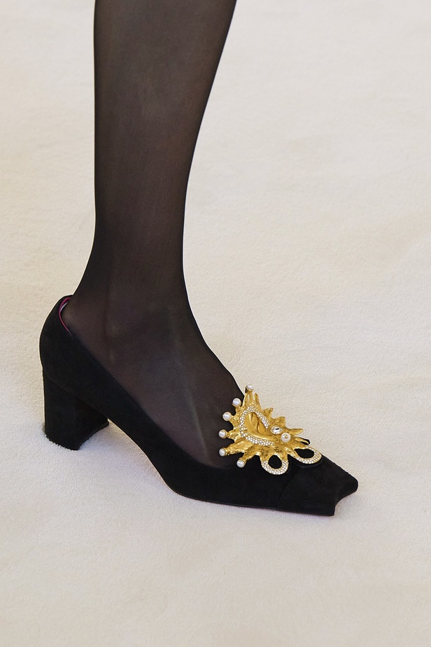 عرض أزياء سكياباريلي لموسم ربيع وصيف 2022