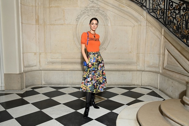 مجموعة حالمة بتصاميم براقة وثلاثية الأبعاد من دار Dior ضمن أسبوع الموضة للأزياء الفاخرة