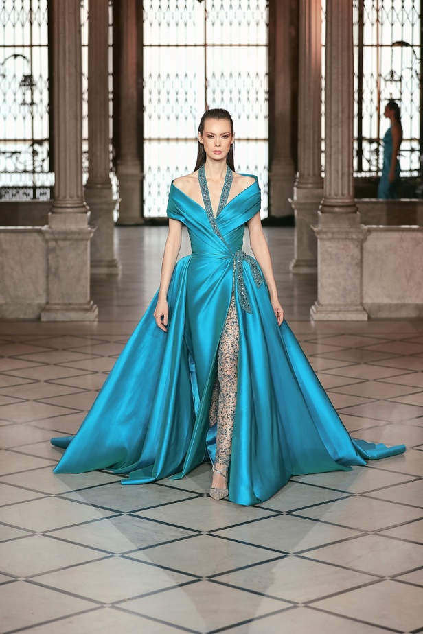 مجموعة المصمم طوني ورد من الأزياء الراقية لربيع وصيف 2022