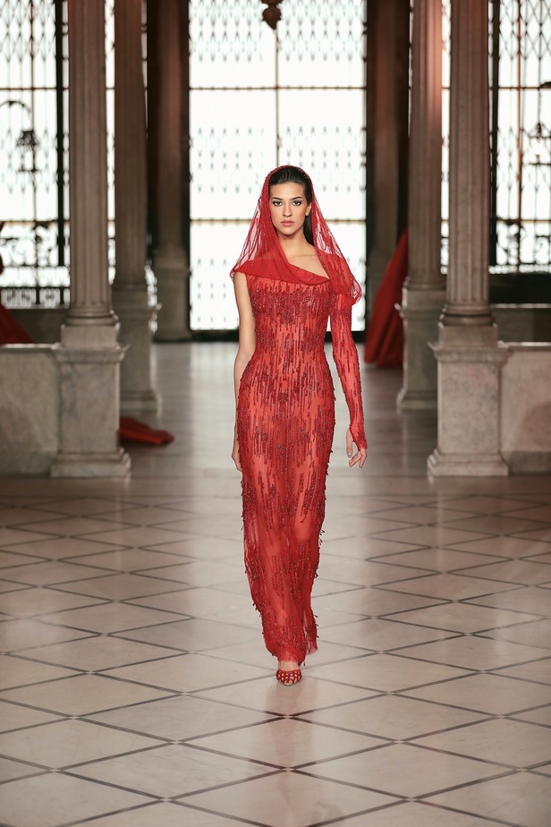 مجموعة المصمم طوني ورد من الأزياء الراقية لربيع وصيف 2022