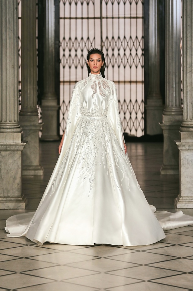 مجموعة المصمم طوني ورد من الأزياء الراقية لربيع وصيف 2022